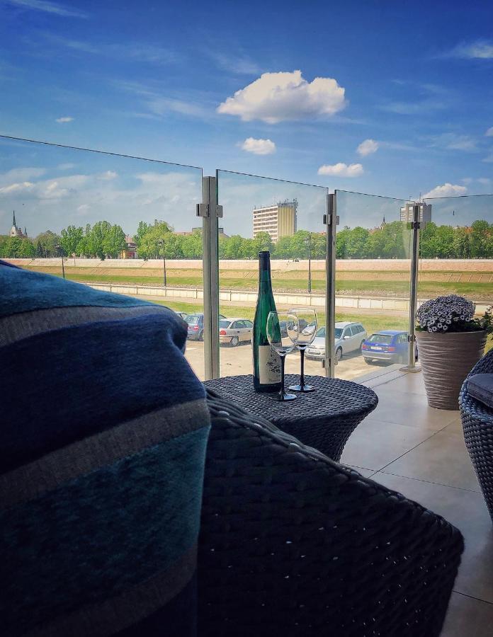 Moment Apartments Szolnok Extérieur photo
